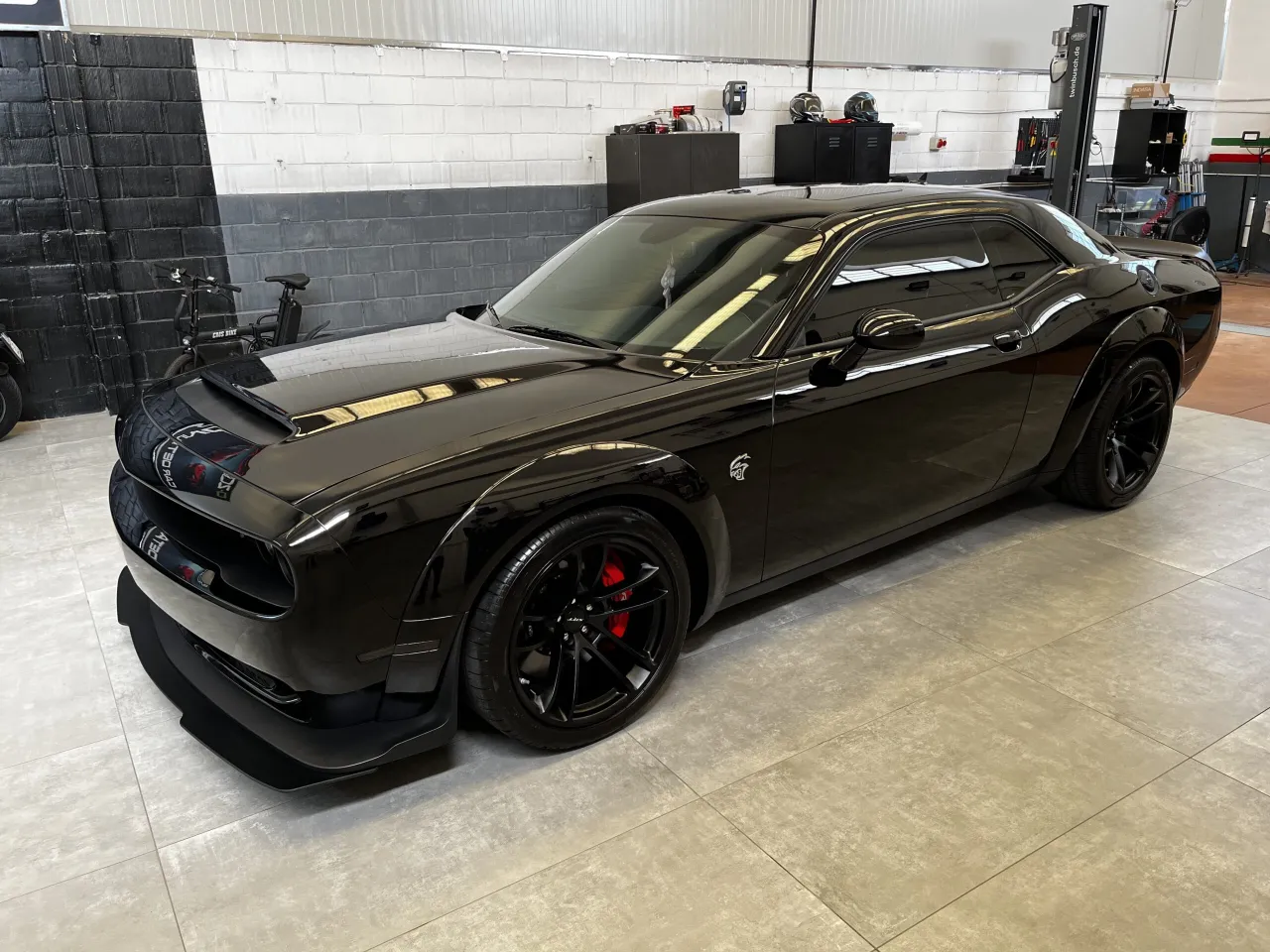 Dodge Challenger Hellcat dopo trattamento di detailing a Parma